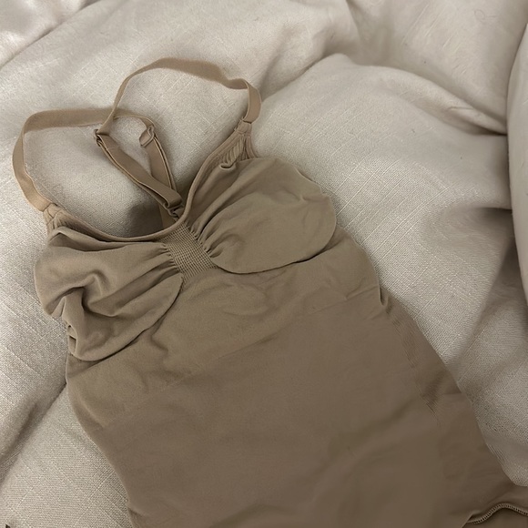 Skims bodysuit, never used size S/M - Picture 2 of 2